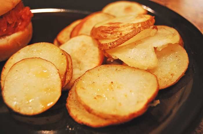 Những món ăn, thức uống gây mất nước không nên dùng nhiều trong mùa hè 13 womnelifeoven fried potatoes done 20170422222913