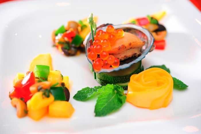 Ẩm thực tháng 5-6/2017 tại các nhà hàng trung tâm quận 1 của Tập đoàn WMC 6 womenlifeGartenstadt Steamed greenlip abalone with mango salsa and salmon eggs