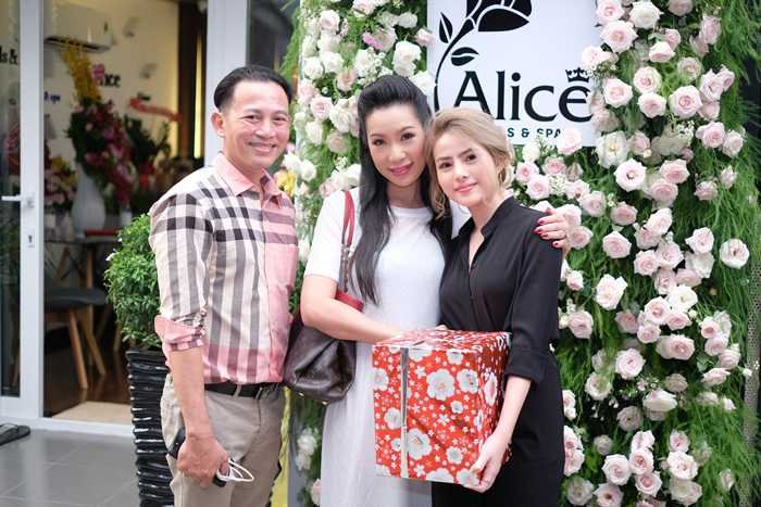 Dàn sao Việt cùng đến chúc mừng diễn viên Hữu Tiến và con gái khai trương ALICE Nails & Spa 9 wDSCF4956