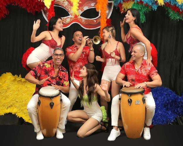 Lễ hội Carnival đầy màu sắc tại Saigon Saigon Rooftop Bar 1 wCaravelle Saigon Le hoi Carnival day mau sac