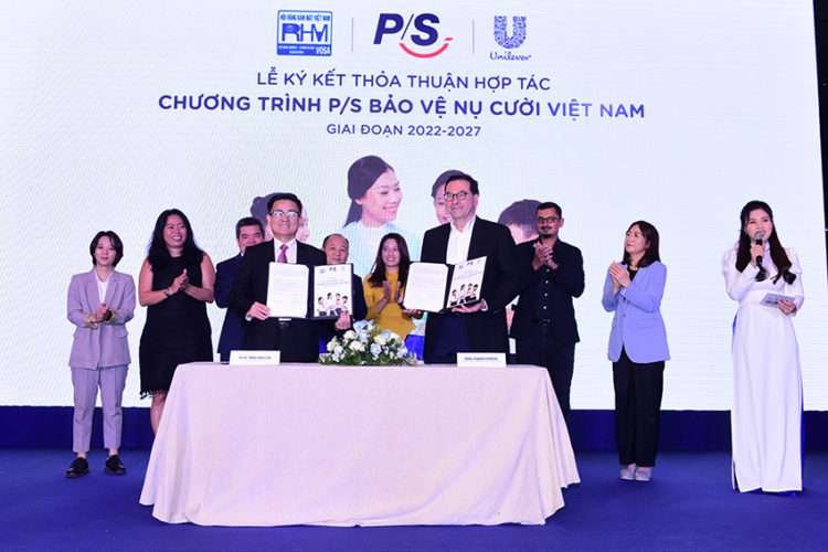 PS 25 nam lan toa nu cuoi