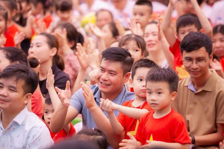 “Sinh Con, Sinh Cha” thảo luận các chủ đề về xâm hại và điều chỉnh hành vi tiêu cực ở trẻ với hàng trăm gia đình tại Thanh Hóa 1 24