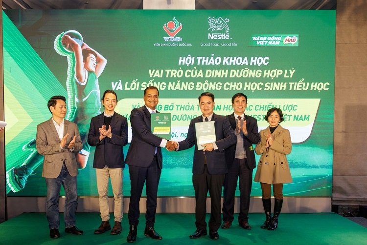 02. Vien Dinh duong va cong ty TNHH Nestle Viet Nam chinh thuc ky ket thoa thuan hop tac dai han