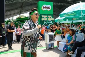 Ca si Anh Tu trinh dien tai Tram sac Suc ben 24h Khong lo