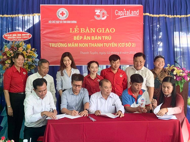 CapitaLand Development khởi động chiến dịch “Bước chân gắn kết yêu thương” tại Hà Nội, cam kết hỗ trợ 30.000 đô la Mỹ đến trẻ em đường phố và học sinh có hoàn cảnh khó khăn 3 Step For Kindness in Hanoi 03