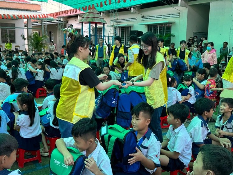 CapitaLand cam kết tài trợ học bổng dài hạn 500.000 đô la Singapore cho học sinh 8 CapitaLand cam ket tai tro hoc bong dai han 500.000 do la Singapore cho hoc sinh thong qua Quy thien nguyen CapitaLand Hope Foundation 3