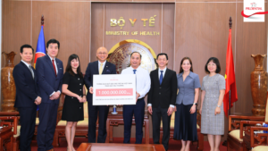 Prudential Viet Nam trao sec tuong trung chuong trinh Trao Gui Yeu Thuong cho Quy Bao tro Tre em Viet Nam