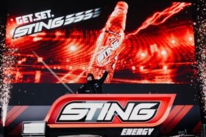 Alan Walker trinh dien ca khuc The Sting With Me tai Barcelona Grand Prix